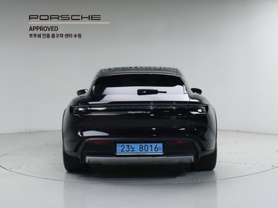 2025 Porsche TAYCAN photo 4