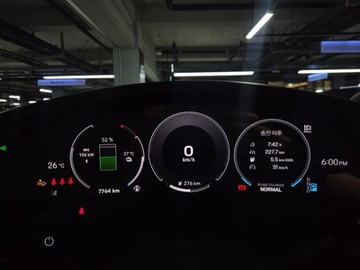 2025 Porsche TAYCAN photo 8