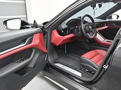 صورة مصغرة 11 لـ 2025 Porsche TAYCAN