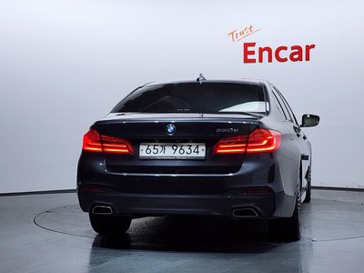2017 BMW 5 SERIES 照片 4
