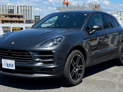 PORSCHE MACAN - 1