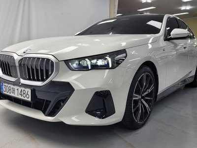 BMW 5 SERIES - 1