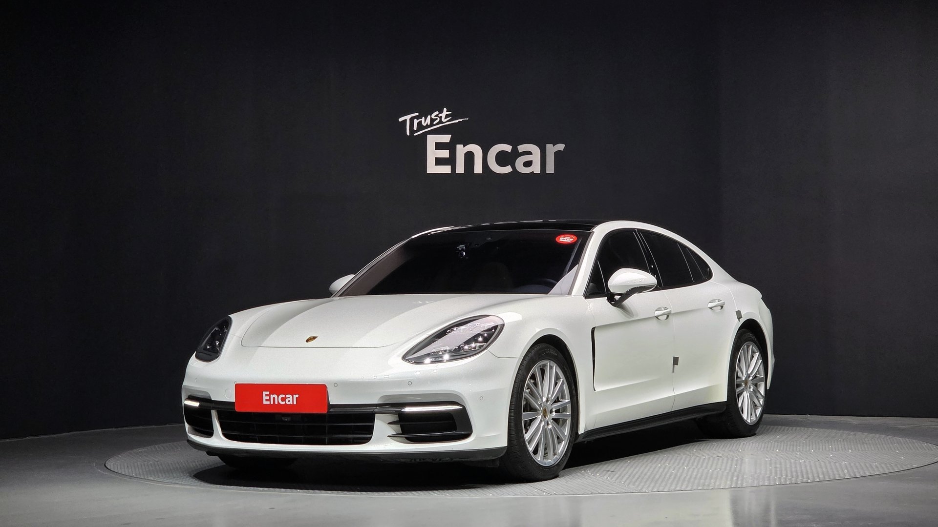 PORSCHE PANAMERA - View 1