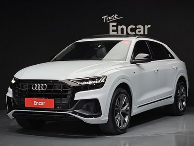 AUDI Q8 - 1