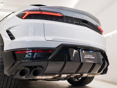 LAMBORGHINI URUS - 10