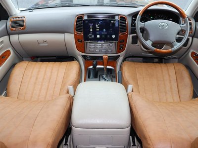 TOYOTA LAND CRUISER 100 - 8