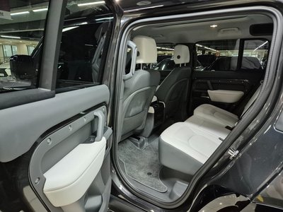 LAND ROVER DEFENDER - 9