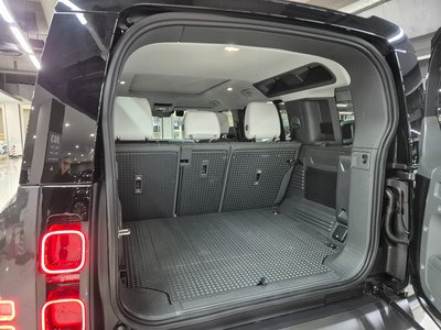 LAND ROVER DEFENDER - 7