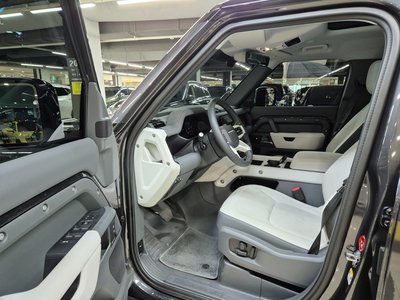 LAND ROVER DEFENDER - 8