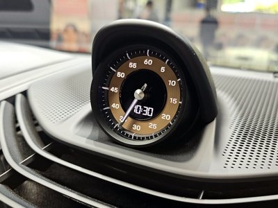 2024 Porsche TAYCAN thumbnail 24