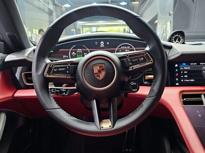 2024 Porsche TAYCAN thumbnail 19
