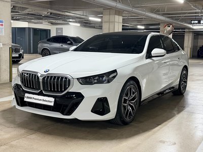 BMW 5 SERIES - 1