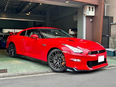 NISSAN GT-R - 1