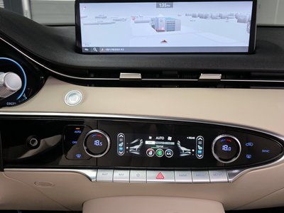 2023 Genesis GV70 thumbnail 16