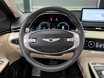 2023 Genesis GV70 thumbnail 13