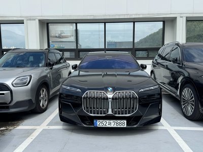 BMW 7 SERIES - 1