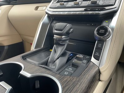 صورة مصغرة 15 لـ 2023 Toyota LAND CRUISER 300