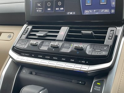 صورة مصغرة 16 لـ 2023 Toyota LAND CRUISER 300