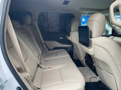 صورة مصغرة 38 لـ 2023 Toyota LAND CRUISER 300