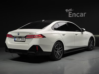 2025 BMW 5 SERIES 照片 3