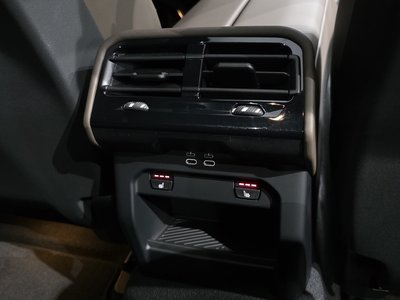 2025 BMW 5 SERIES thumbnail 19