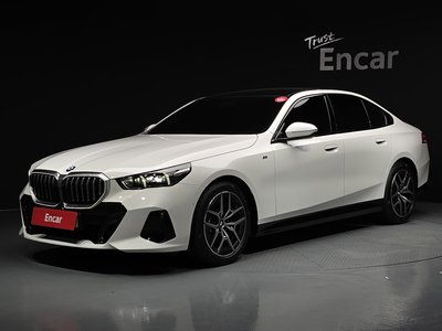 2025 BMW 5 SERIES 照片 1