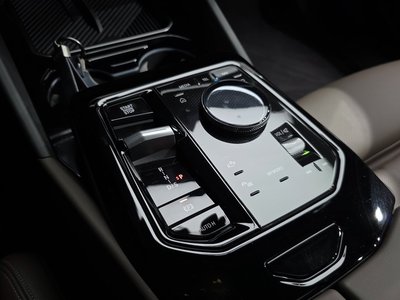 2025 BMW 5 SERIES 照片 9