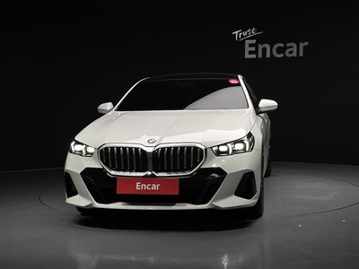 2025 BMW 5 SERIES 照片 2
