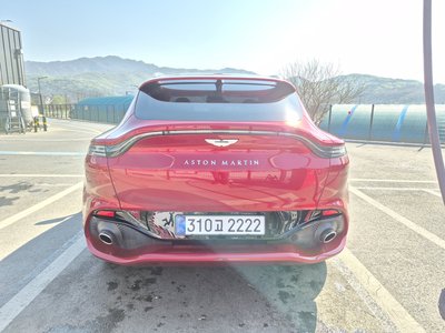 ASTON MARTIN DBX - 4