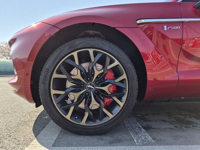 ASTON MARTIN DBX - 6