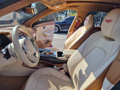 ASTON MARTIN DBX - 3