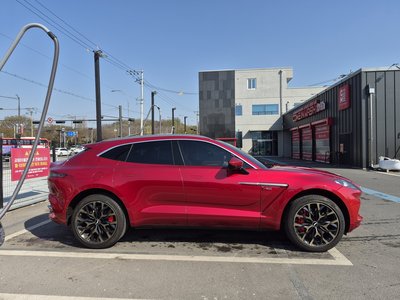 ASTON MARTIN DBX - 5