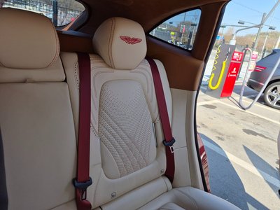 ASTON MARTIN DBX - 8