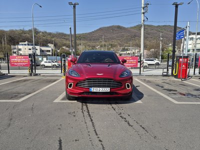 ASTON MARTIN DBX - 2