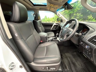 TOYOTA LAND CRUISER PRADO - 8