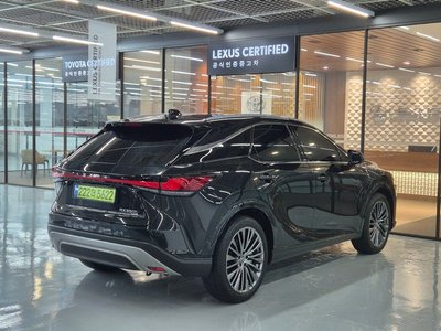صورة 5 لـ 2025 Lexus RX
