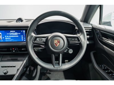 2025 Porsche MACAN — фото 5