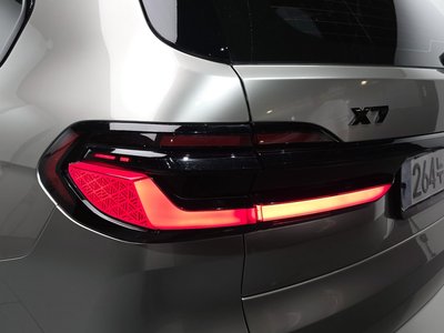 2025 BMW X7 — миниатюра 11