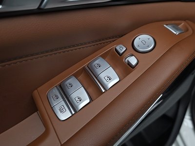 2025 BMW X7 — миниатюра 32