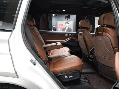 2025 BMW X7 — миниатюра 18