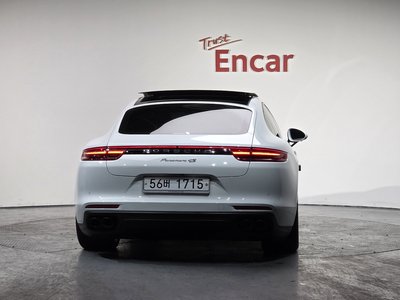PORSCHE PANAMERA - 4