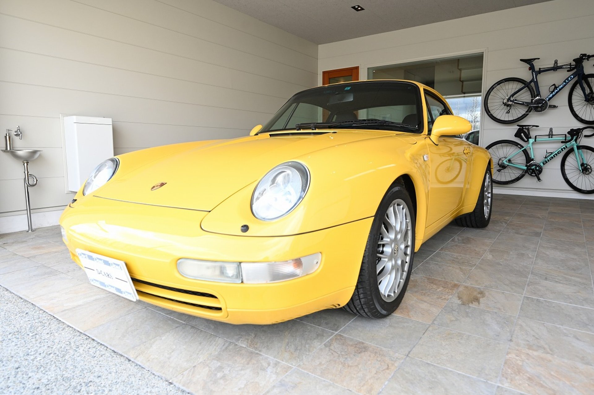 PORSCHE 911 - View 1