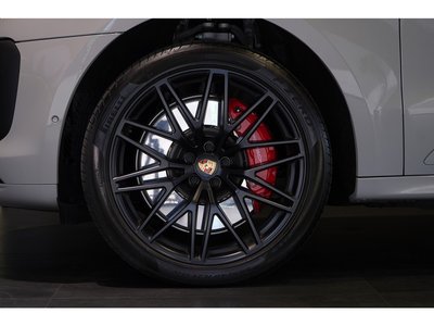 2024 Porsche MACAN photo 9