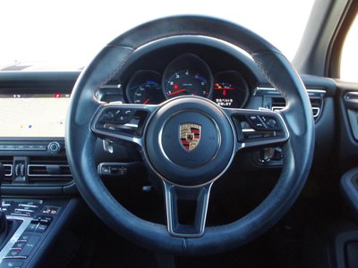PORSCHE MACAN - 5
