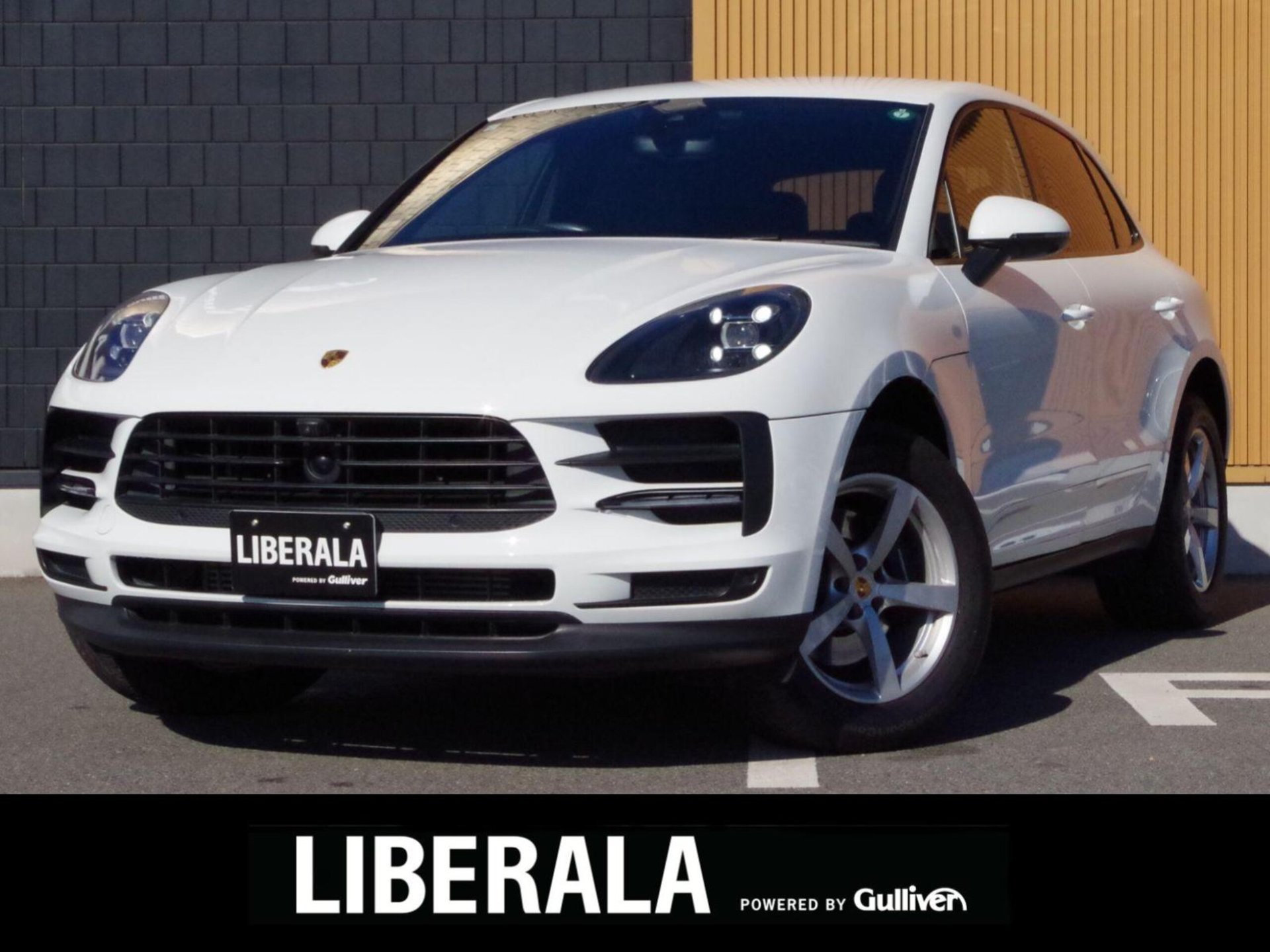 PORSCHE MACAN - View 1