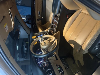 2018 Bentley BENTAYGA photo 10