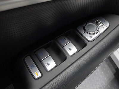 2023 Genesis THE NEW G70 — миниатюра 31