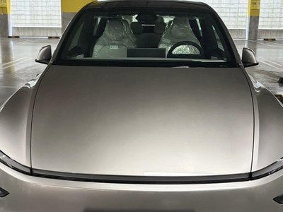 TESLA MODEL Y - 1