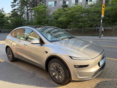 2026 Tesla MODEL Y — фото 2