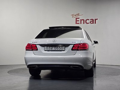 MERCEDES-BENZ E-CLASS - 3
